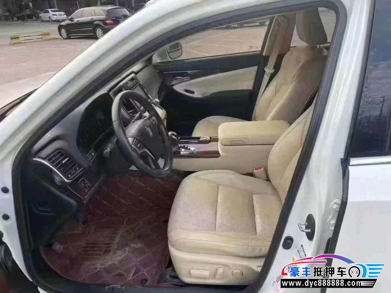 16年丰田皇冠轿车抵押车出售