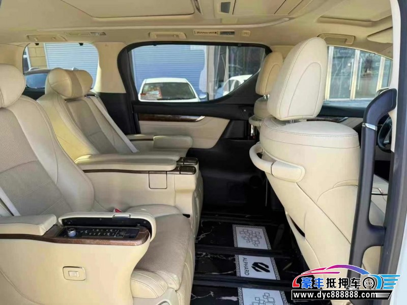 18年丰田埃尔法轿车抵押车出售