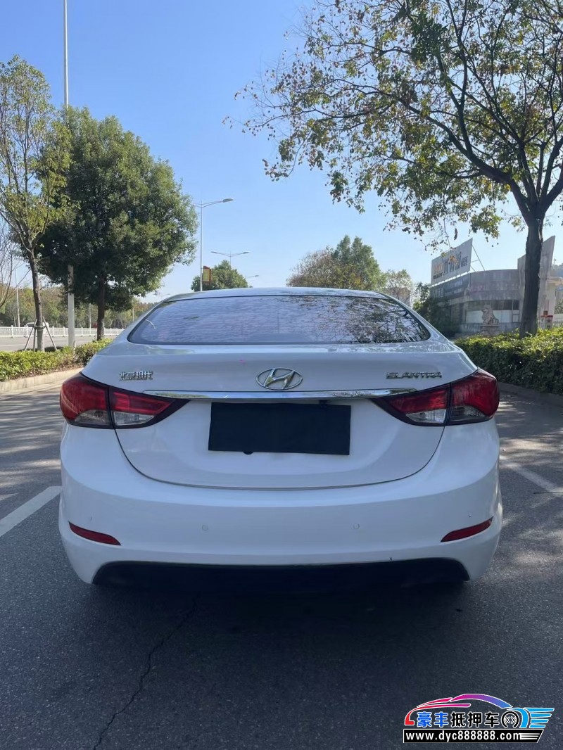 17年现代朗动轿车抵押车出售