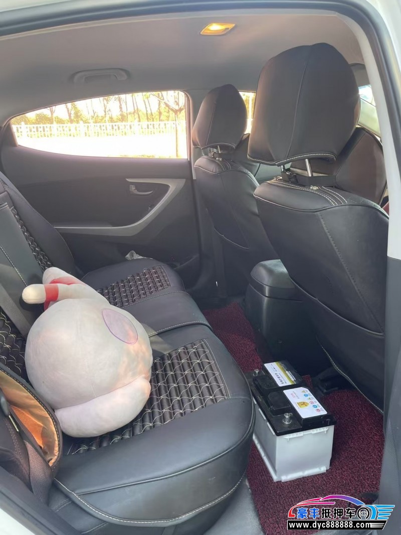 17年现代朗动轿车抵押车出售