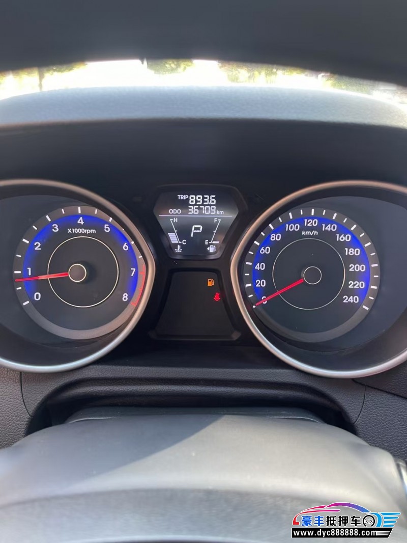 17年现代朗动轿车抵押车出售