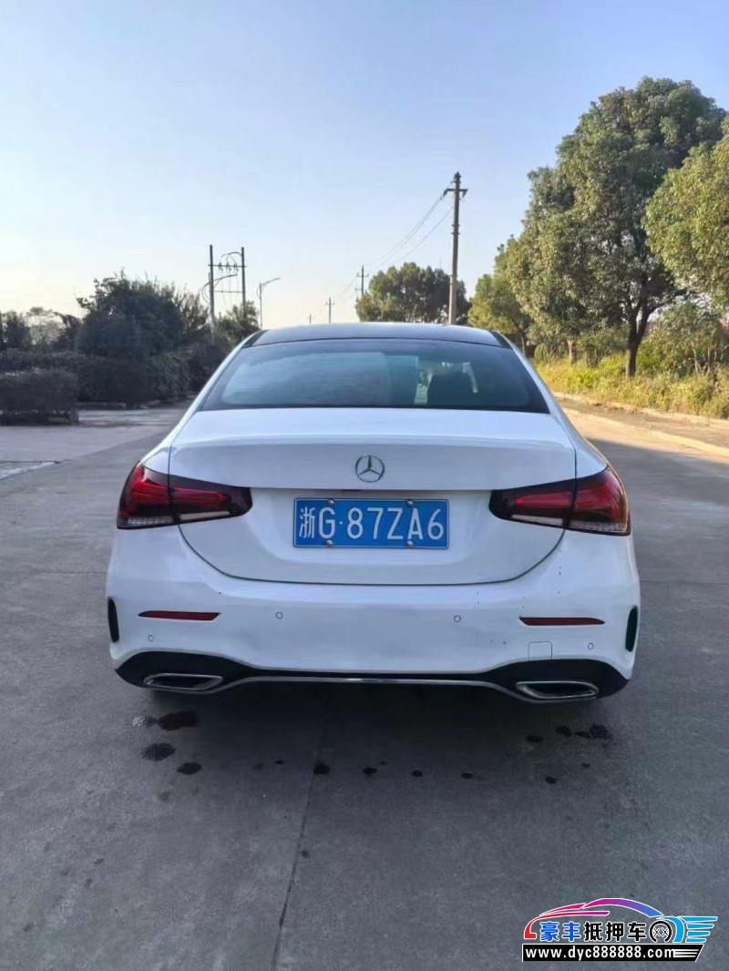 20年奔驰A轿车抵押车出售