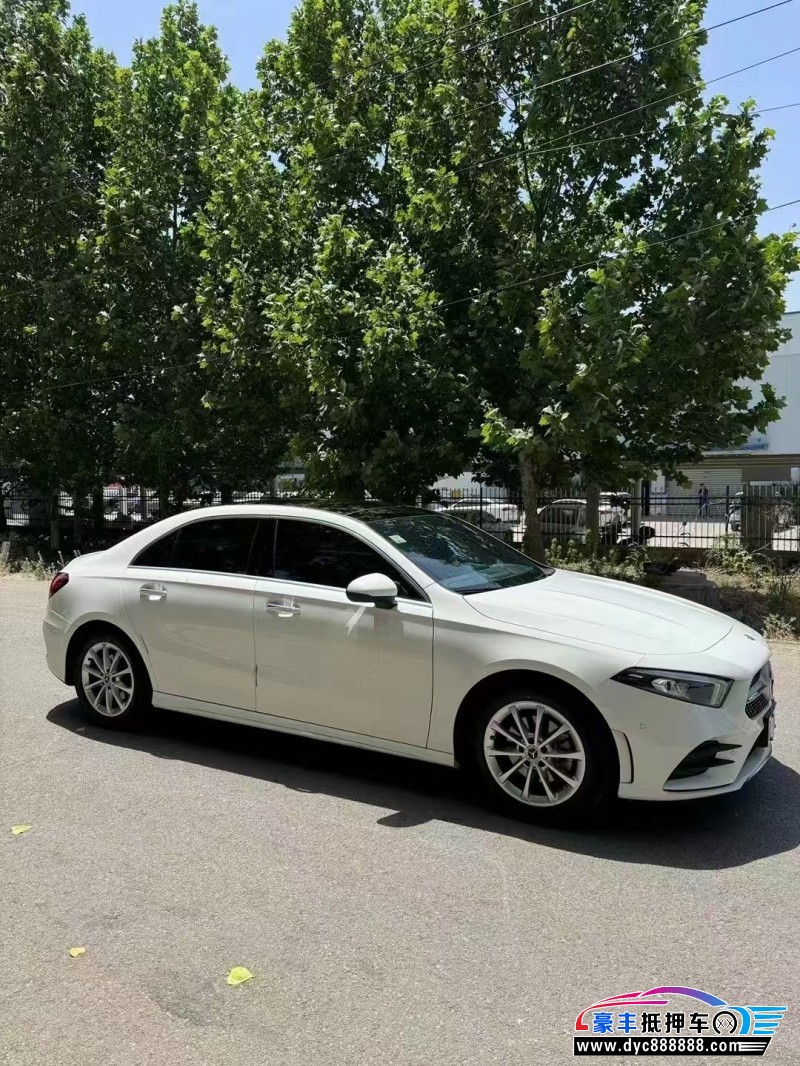 21年奔驰A轿车抵押车出售