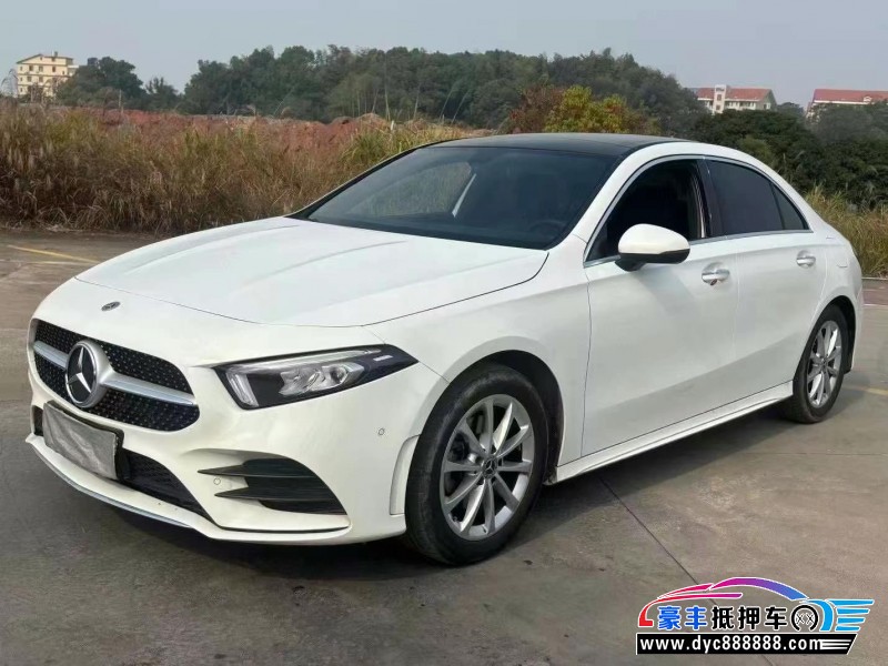 21年奔驰A轿车抵押车出售