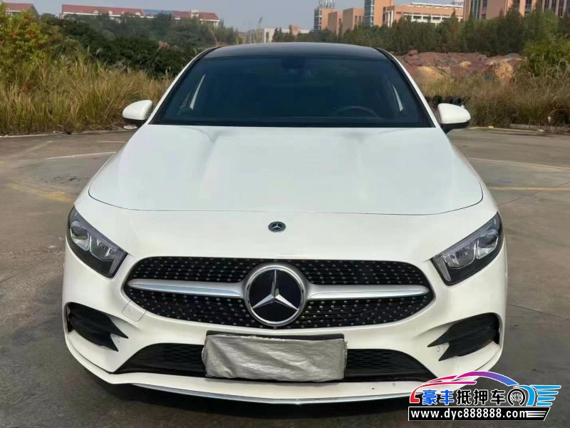 21年奔驰A轿车抵押车出售