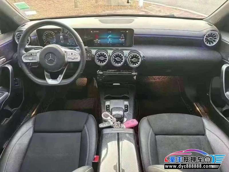 19年奔驰A轿车抵押车出售