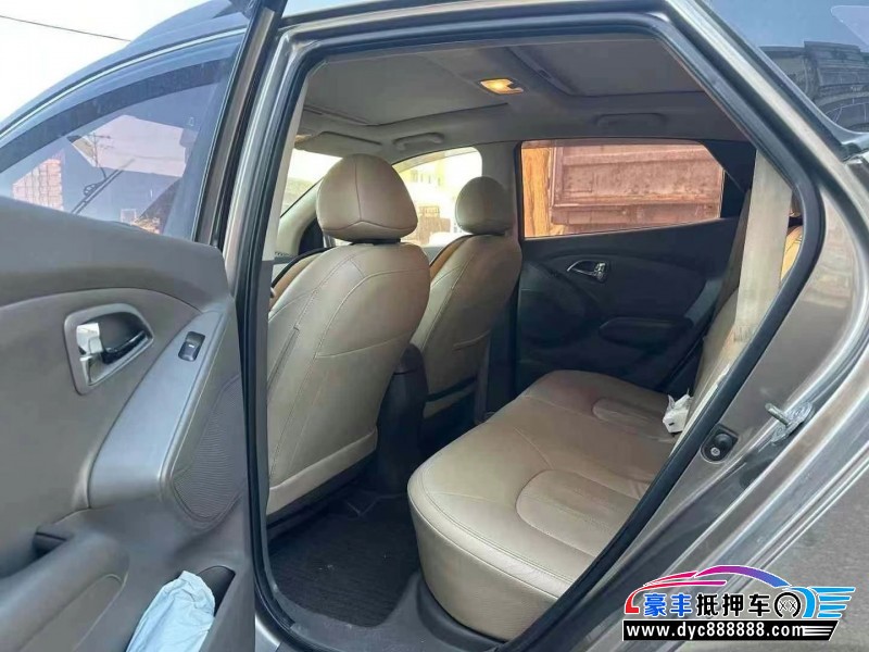 11年现代ix35轿车抵押车出售