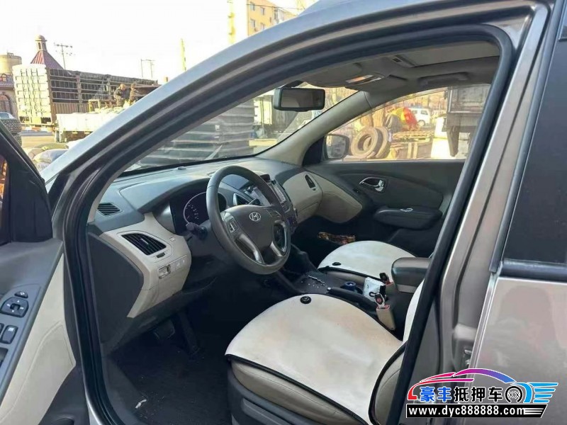 11年现代ix35轿车抵押车出售