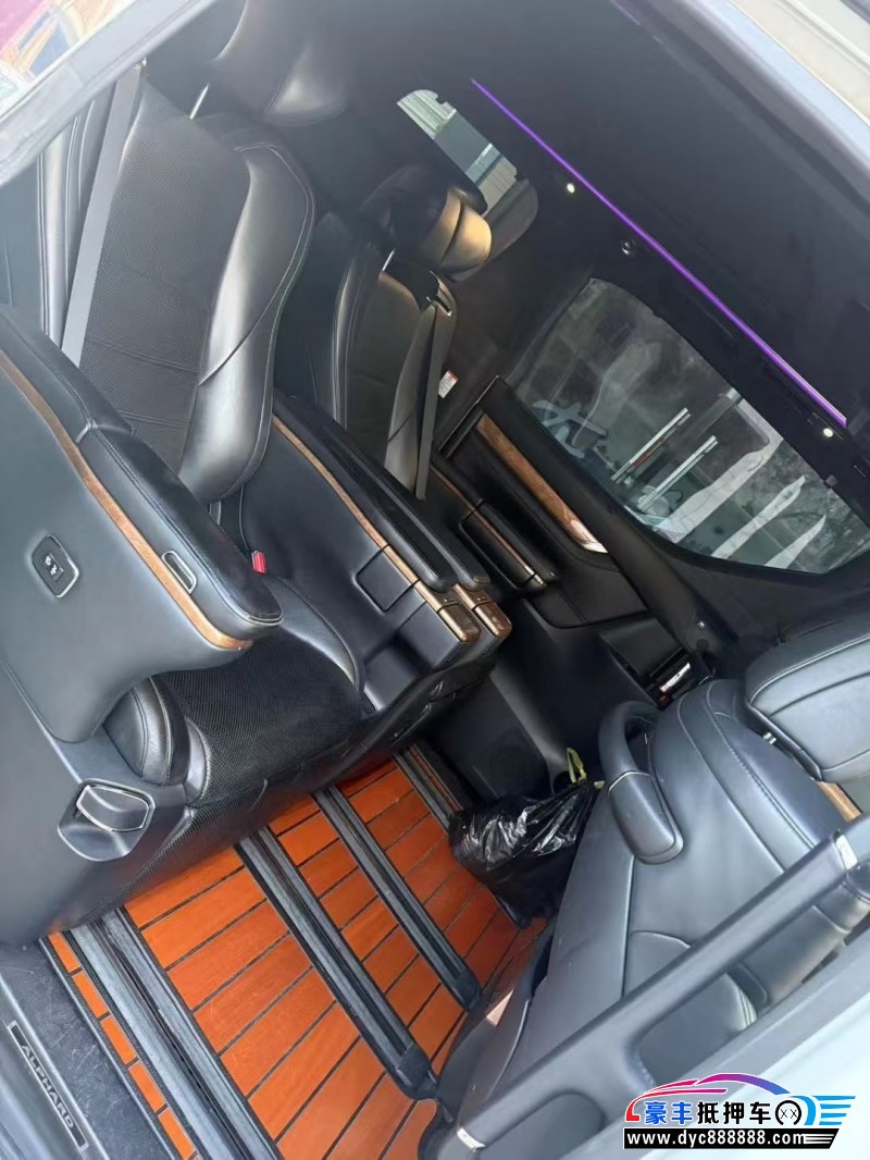 17年丰田埃尔法轿车抵押车出售