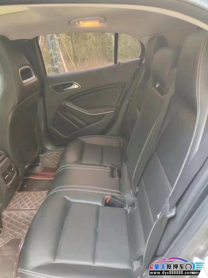 16年奔驰GLA轿车抵押车出售