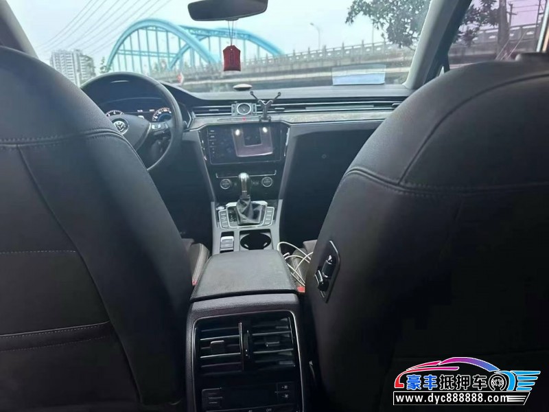 18年大众迈腾轿车抵押车出售