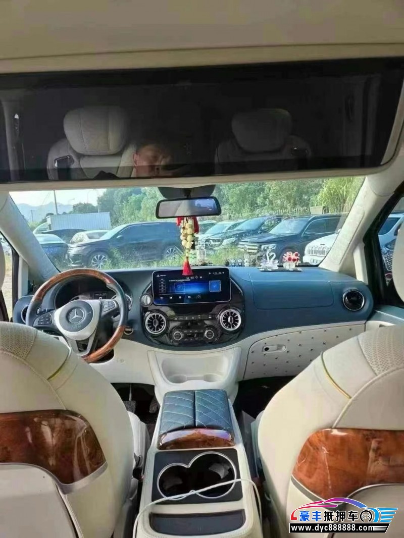 23年奔驰威霆轿车抵押车出售