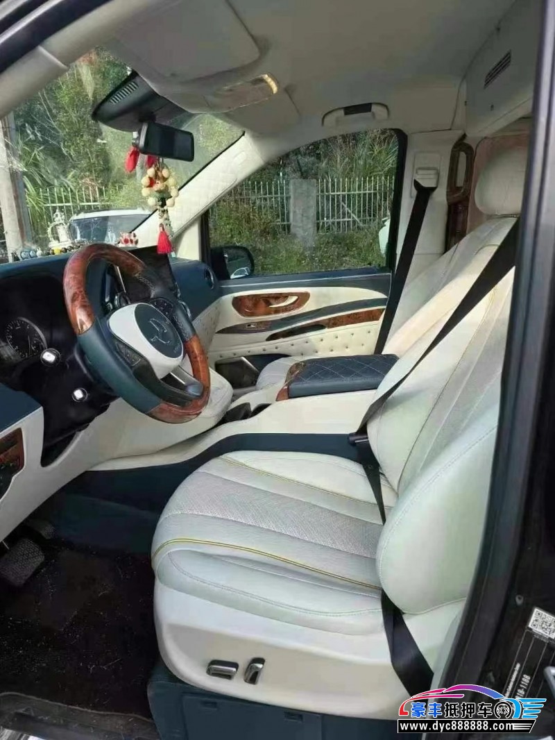 23年奔驰威霆轿车抵押车出售