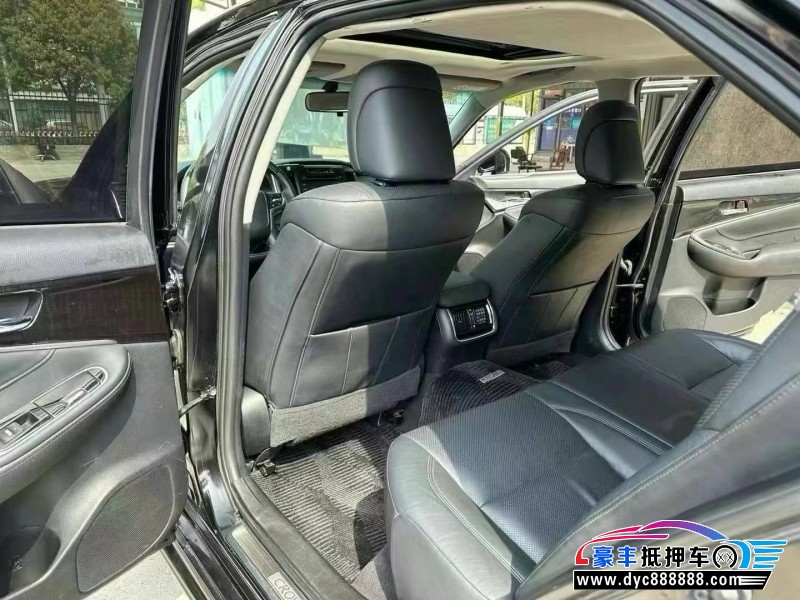 17年丰田皇冠轿车抵押车出售