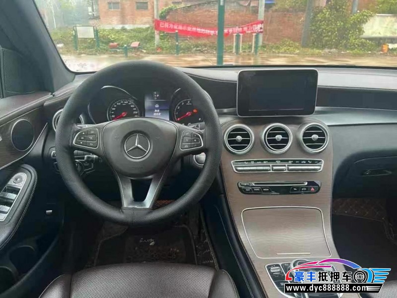 18年奔驰GLC轿车抵押车出售
