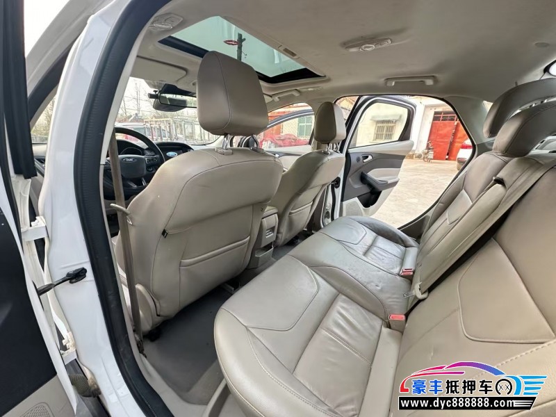 17年福特福克斯轿车抵押车出售