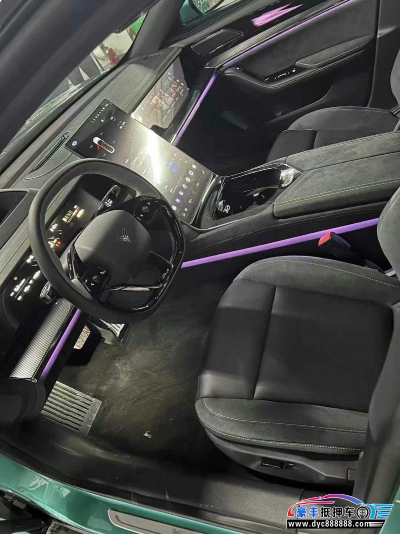 24年哪吒S轿车抵押车出售