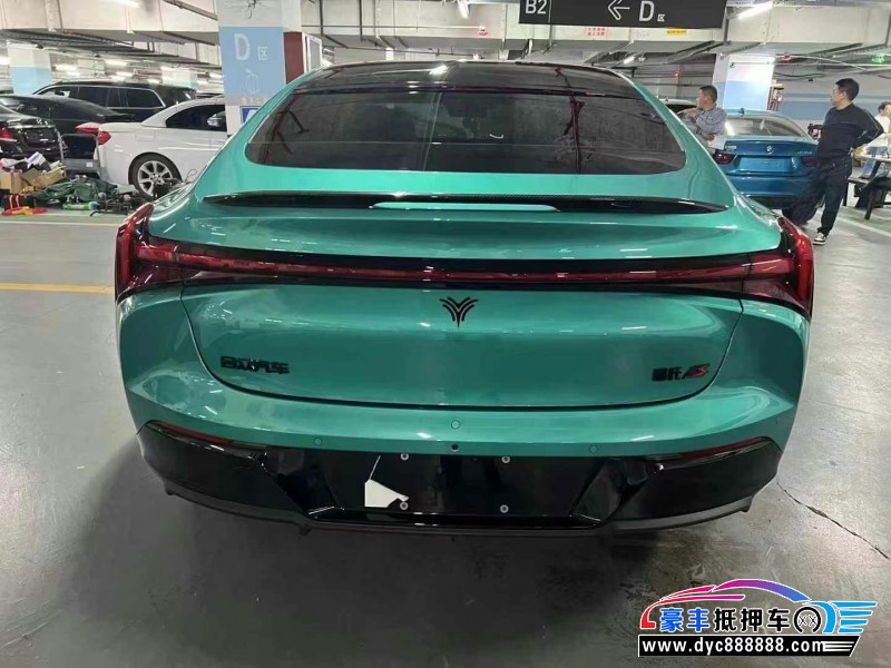 24年哪吒S轿车抵押车出售