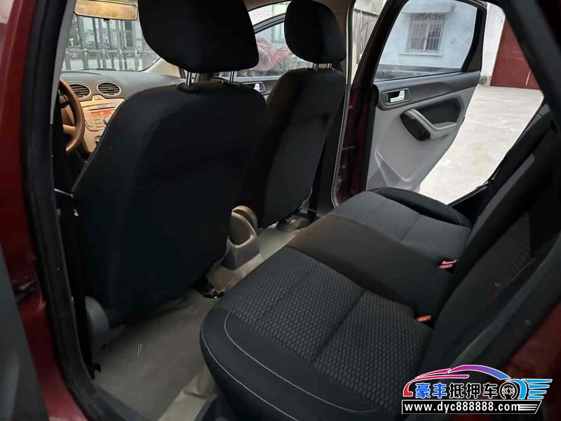 15年福特福克斯轿车抵押车出售