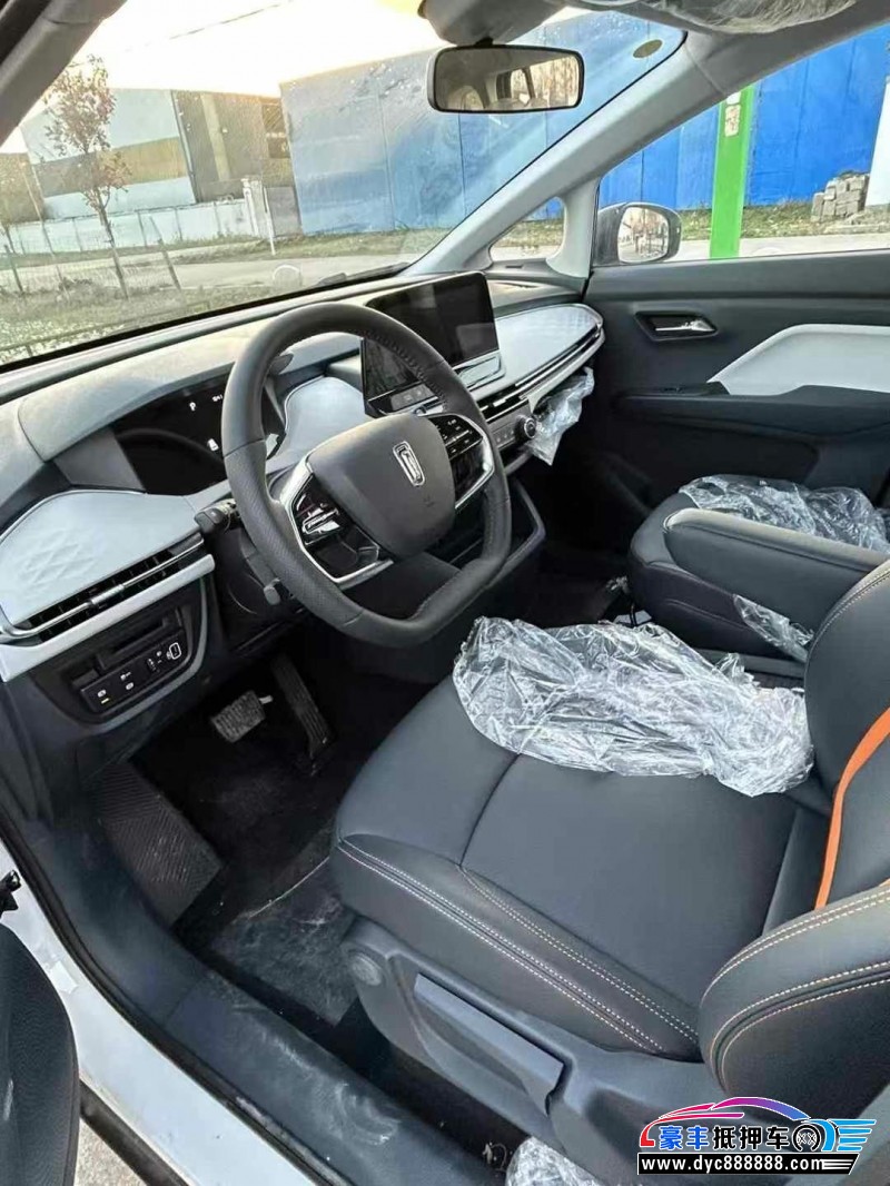 23年奔腾E05轿车抵押车出售