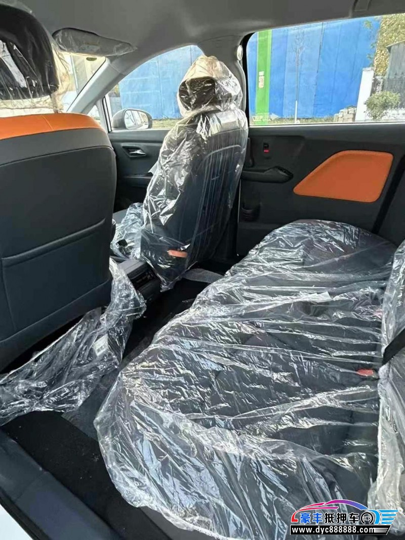 23年奔腾E05轿车抵押车出售