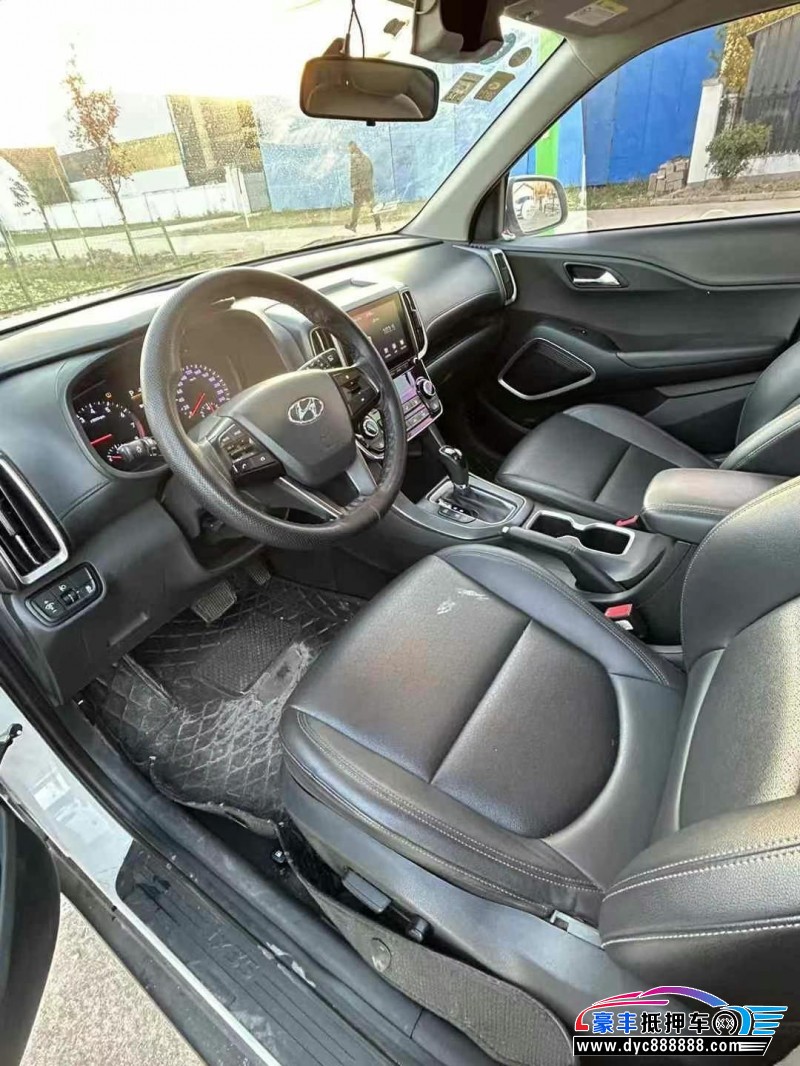 19年现代ix35轿车抵押车出售