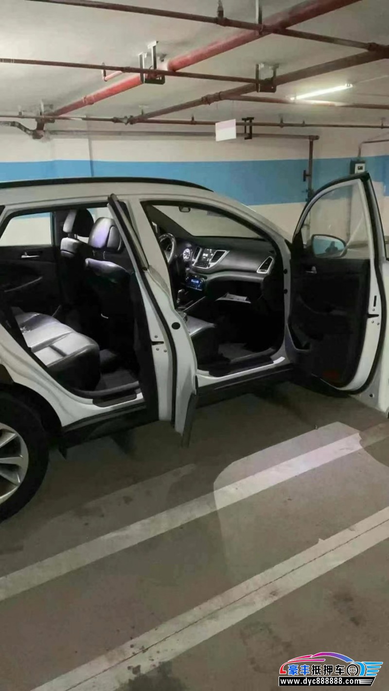 17年现代途胜轿车抵押车出售