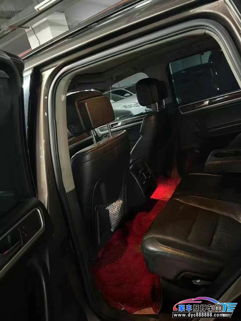 11年大众途锐轿车抵押车出售