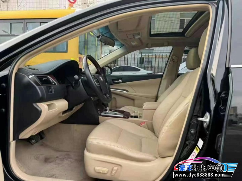 12年丰田凯美瑞轿车抵押车出售