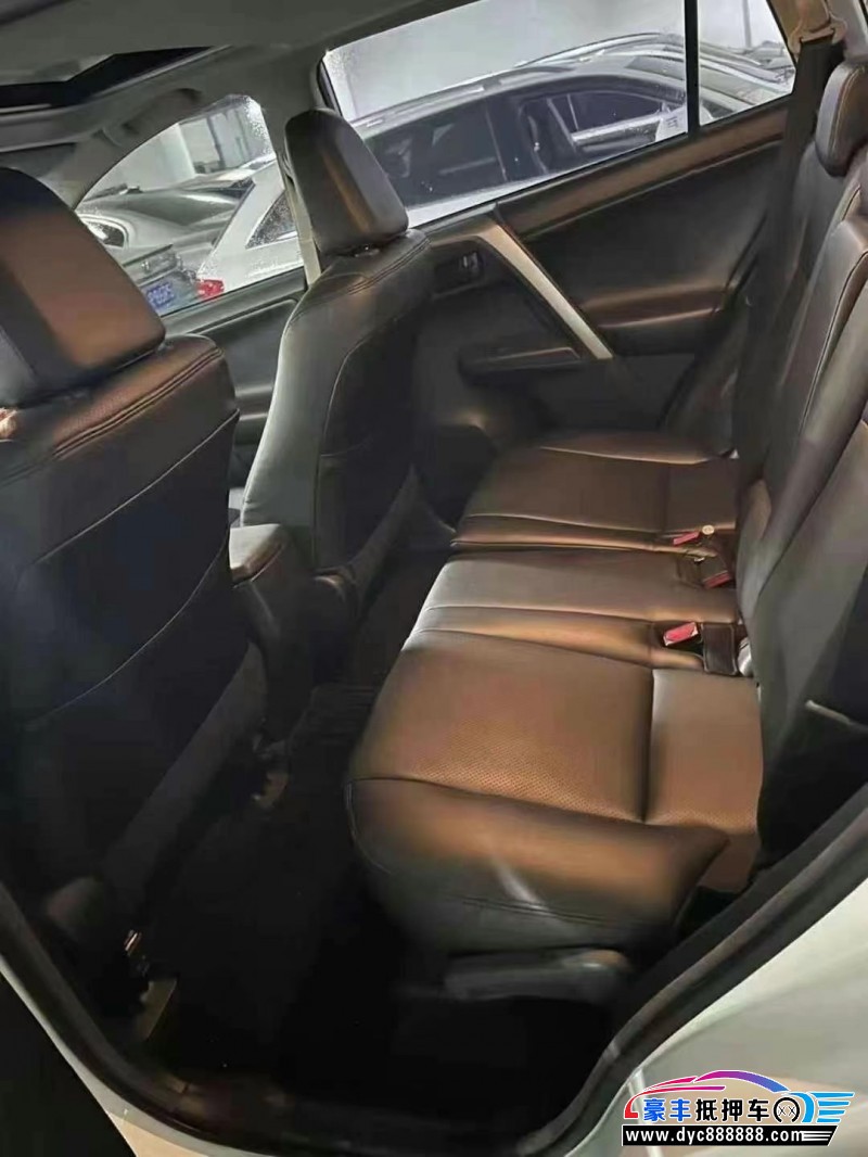 19年丰田RAV4轿车抵押车出售