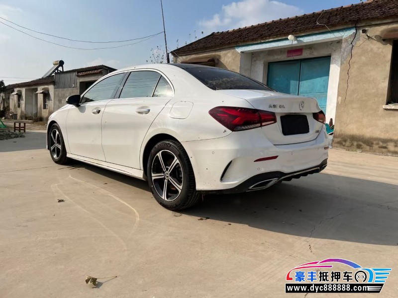 22年奔驰A轿车抵押车出售