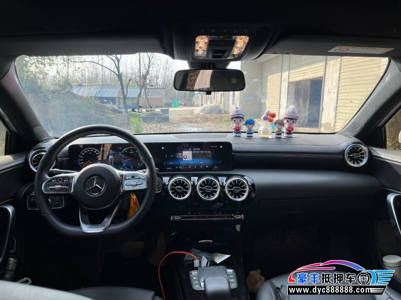 22年奔驰A轿车抵押车出售