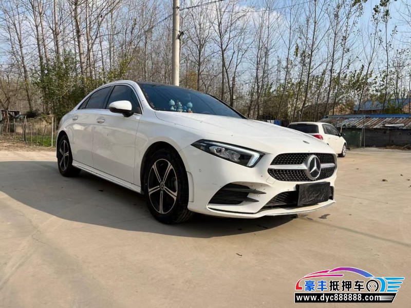 22年奔驰A轿车抵押车出售