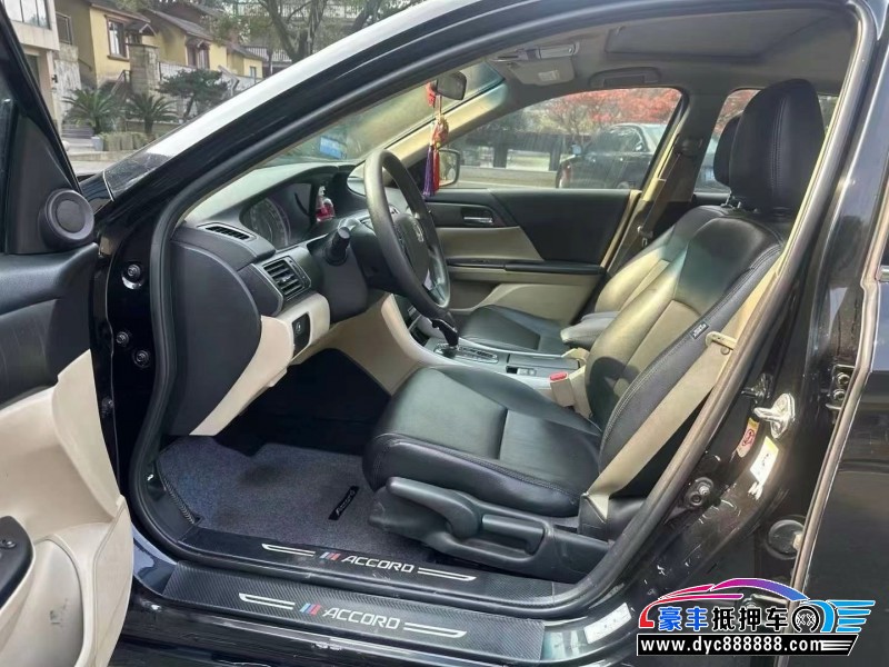 16年本田雅阁轿车抵押车出售