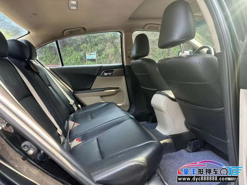 16年本田雅阁轿车抵押车出售