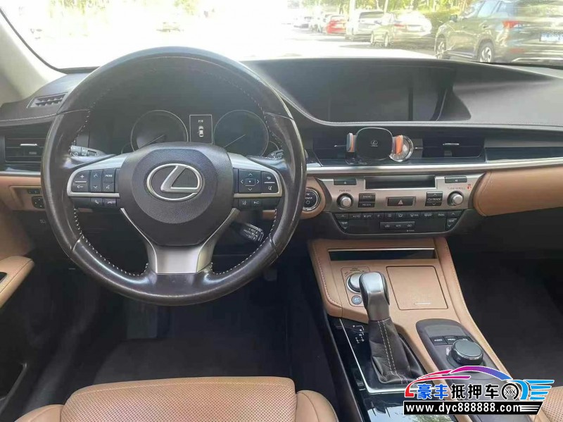 17年雷克萨斯ES轿车抵押车出售