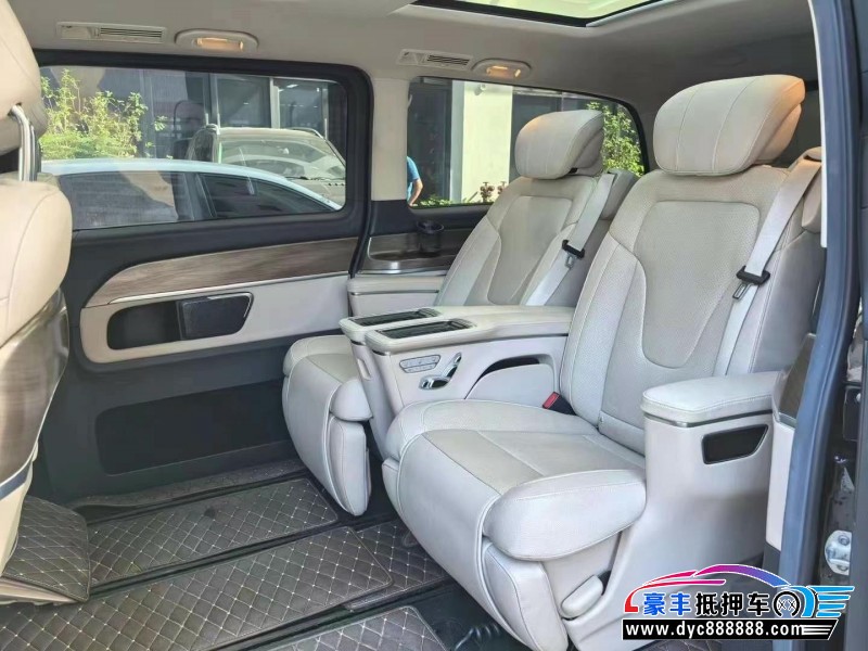 21年奔驰V轿车抵押车出售