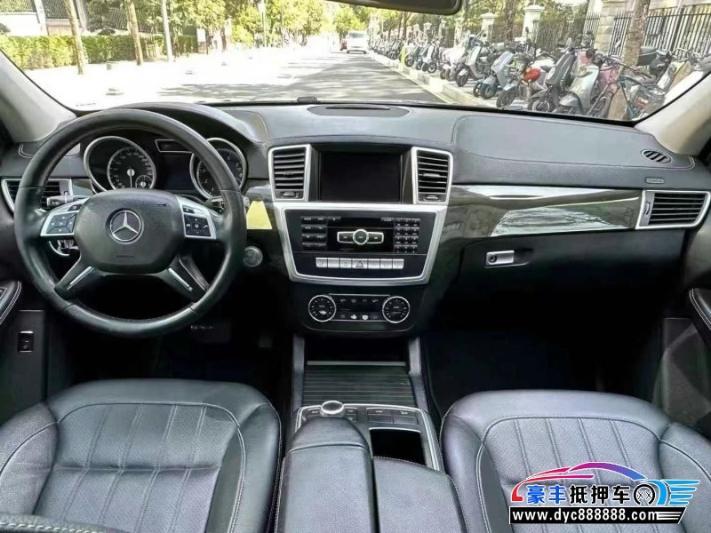 16年奔驰GL轿车抵押车出售