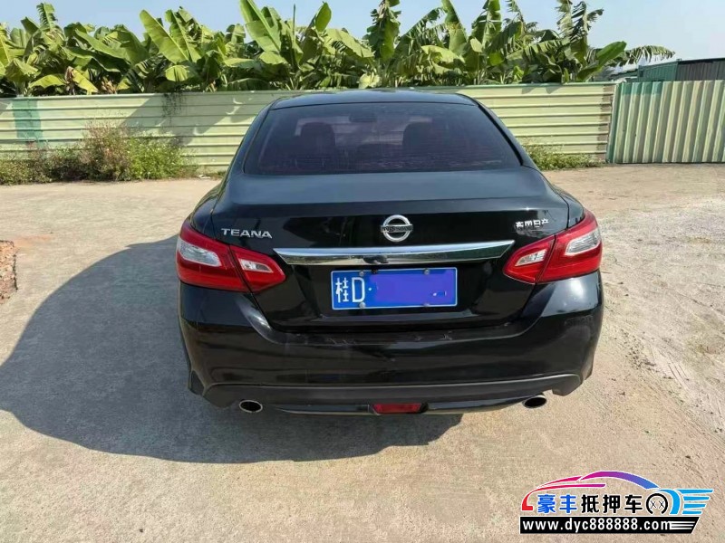 16年日产天籁轿车抵押车出售