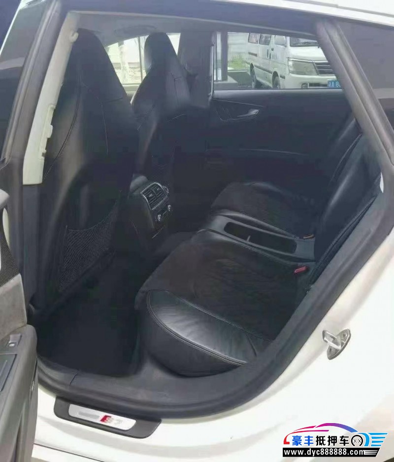 13年奥迪S7轿车抵押车出售