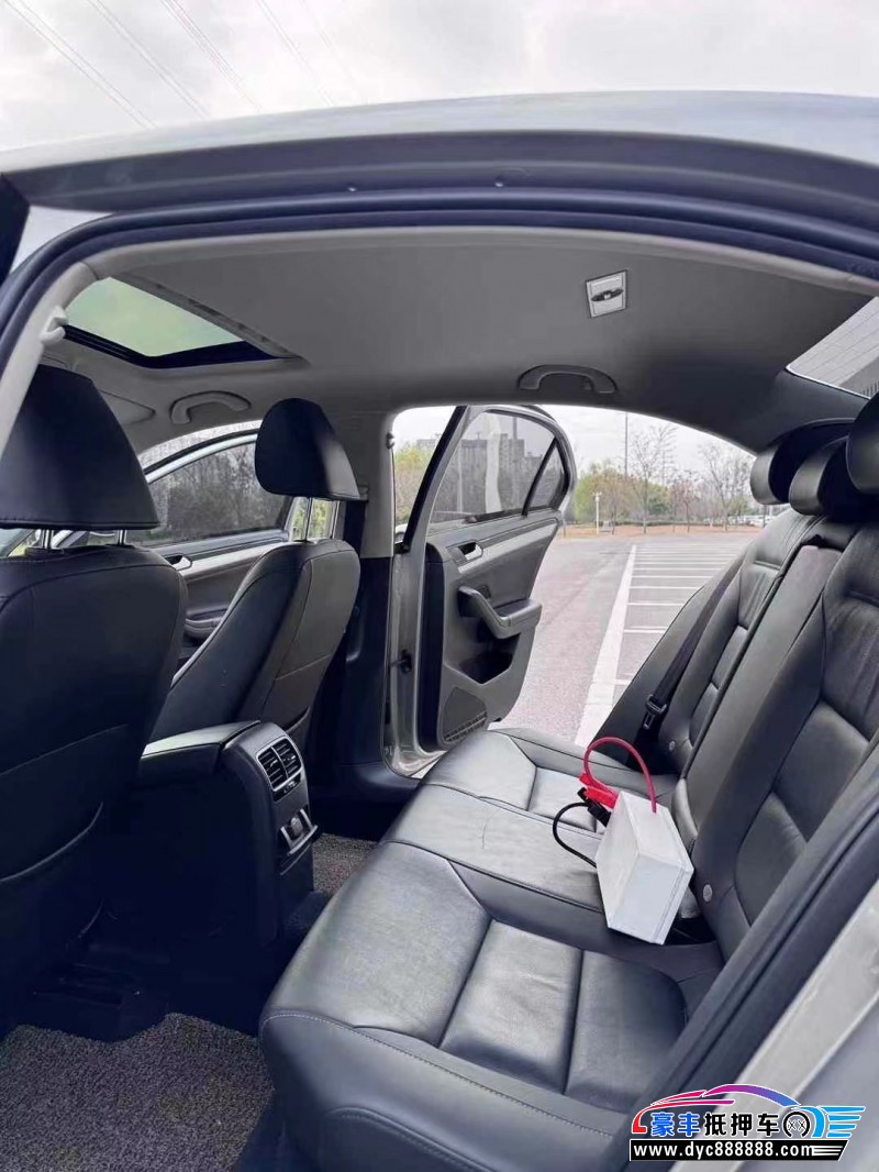 18年大众速腾轿车抵押车出售