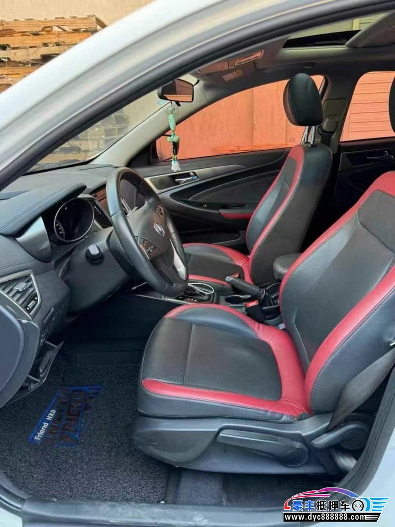 17年长安逸动轿车抵押车出售