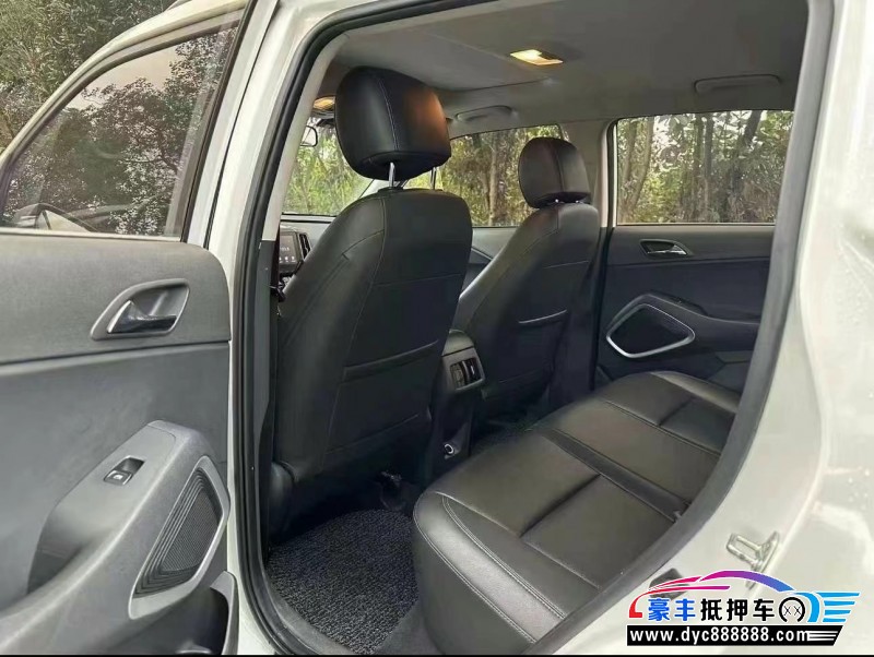 19年现代ix35轿车抵押车出售