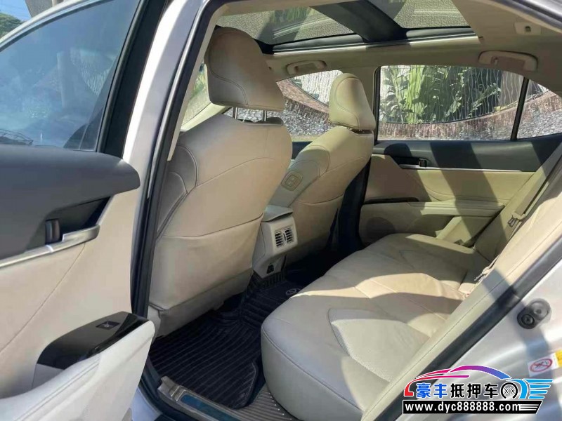 18年丰田凯美瑞轿车抵押车出售