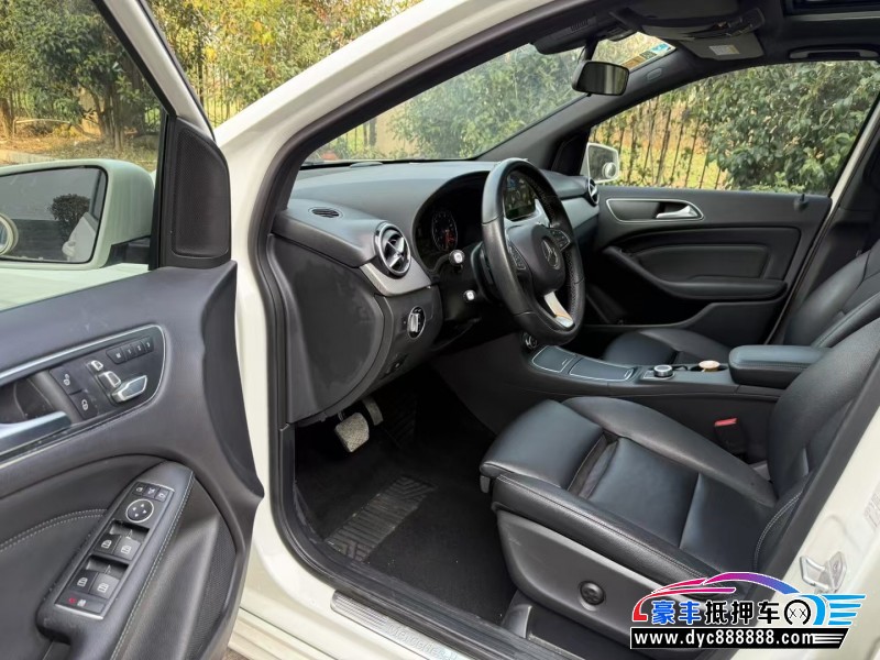 17年奔驰B轿车抵押车出售