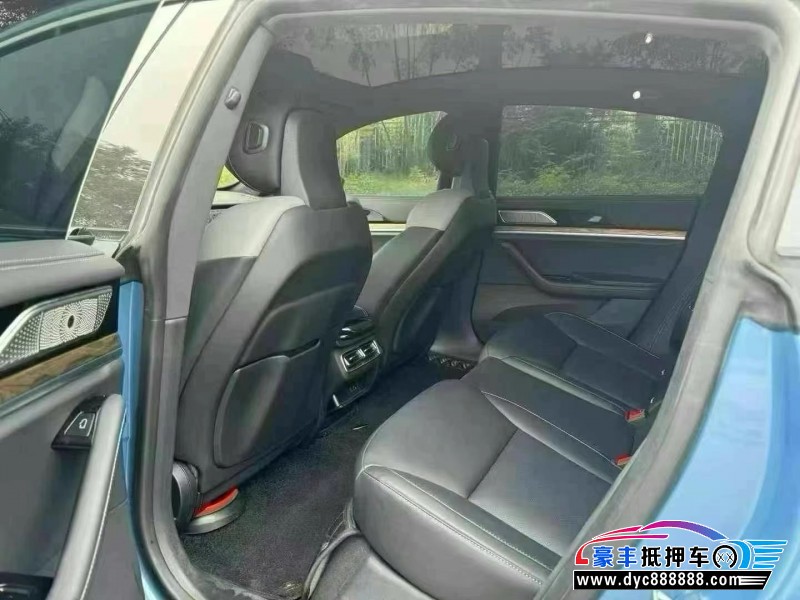 23年哪吒S轿车抵押车出售