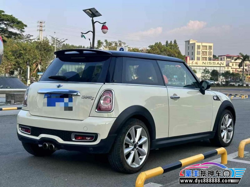 13年宝马MINI轿车抵押车出售