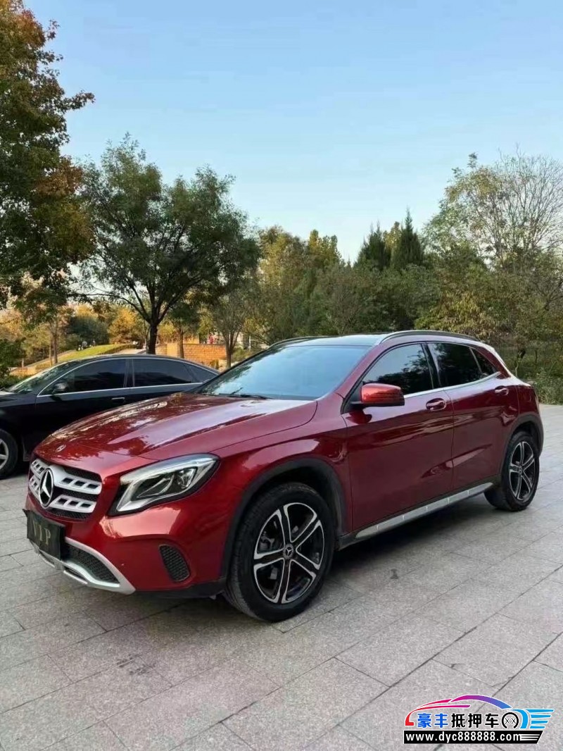 18年奔驰GLA轿车抵押车出售