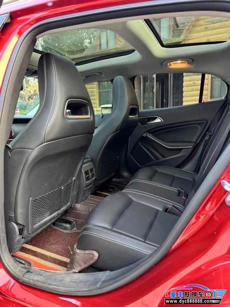 18年奔驰GLA轿车抵押车出售