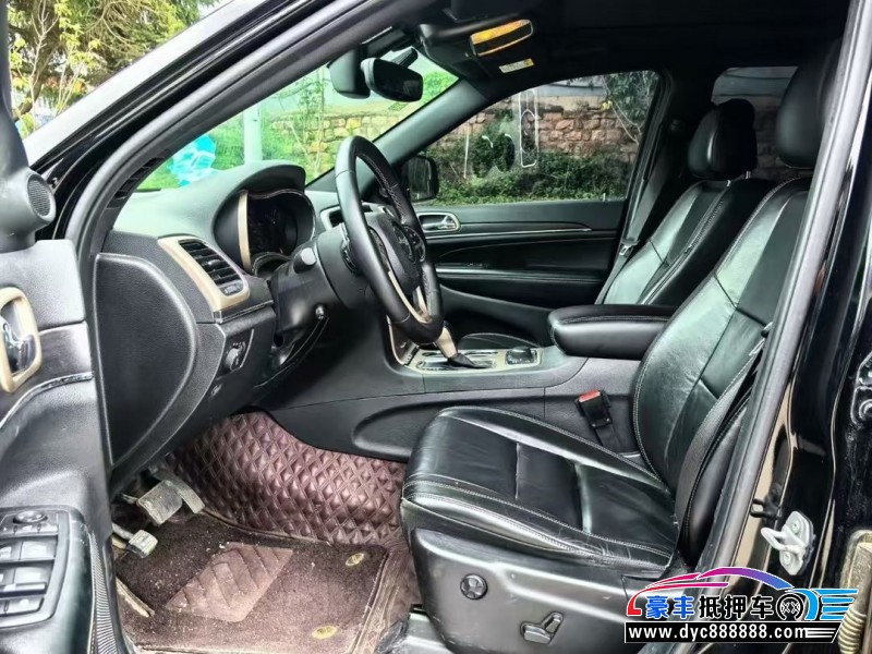 18年Jeep大切诺基轿车抵押车出售